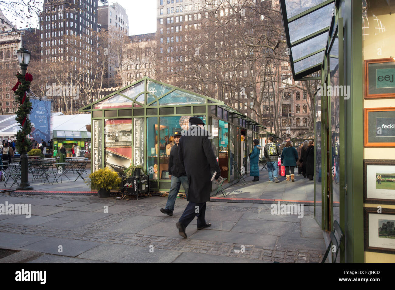 Blick auf Weihnachten Urlaub Geschäfte im Bryant Park in Midtown Manhattan in New York city Stockfoto