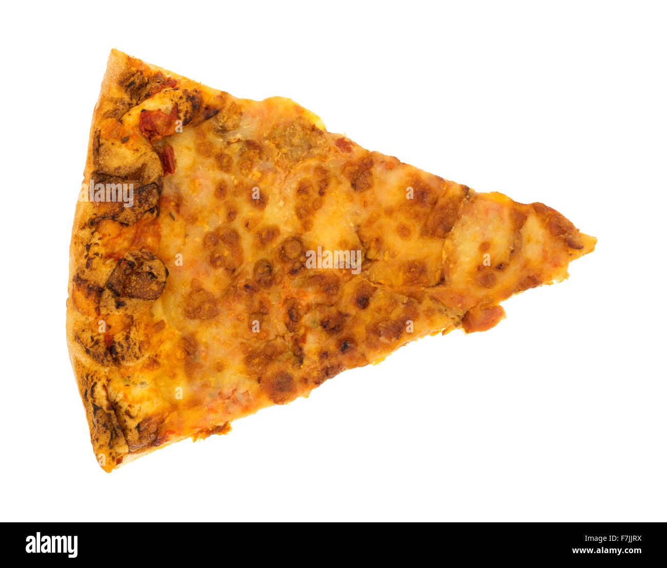 Ein Stück alte Tag kalt übrig gebliebenen Käse Pizza isoliert auf einem weißen Hintergrund. Stockfoto