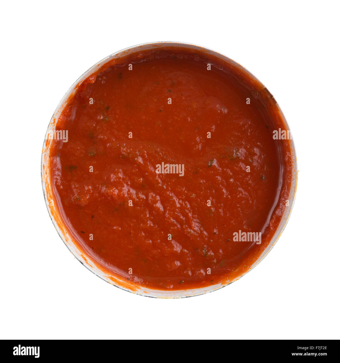 Draufsicht auf eine geöffnete Dose Spaghetti-Sauce isoliert auf einem weißen Hintergrund. Stockfoto