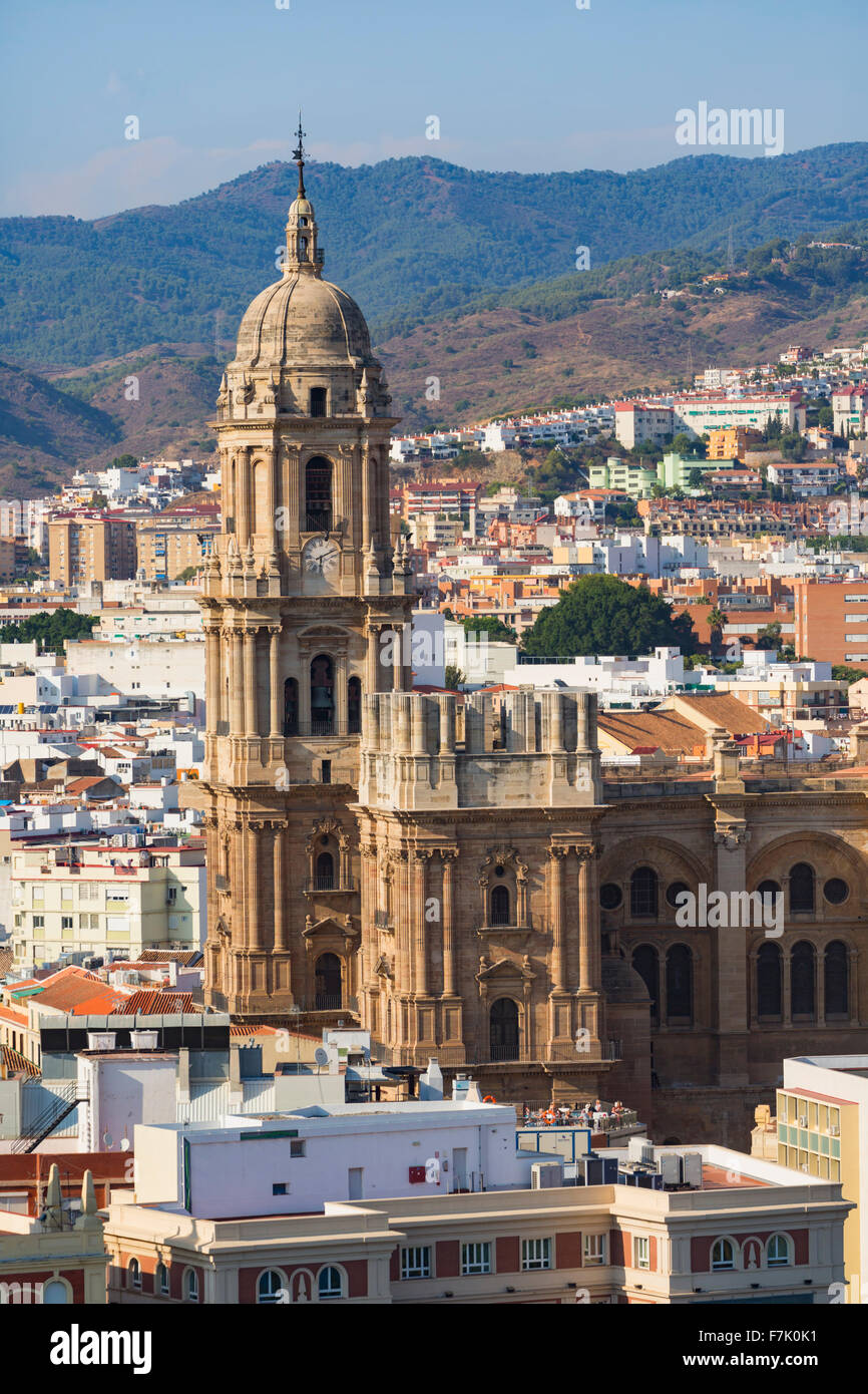 Málaga, Costa Del Sol, Provinz Malaga, Andalusien, Südspanien.  Hohe Aussicht auf Stadtzentrum zeigt Kathedrale, die als bekannt ist Stockfoto