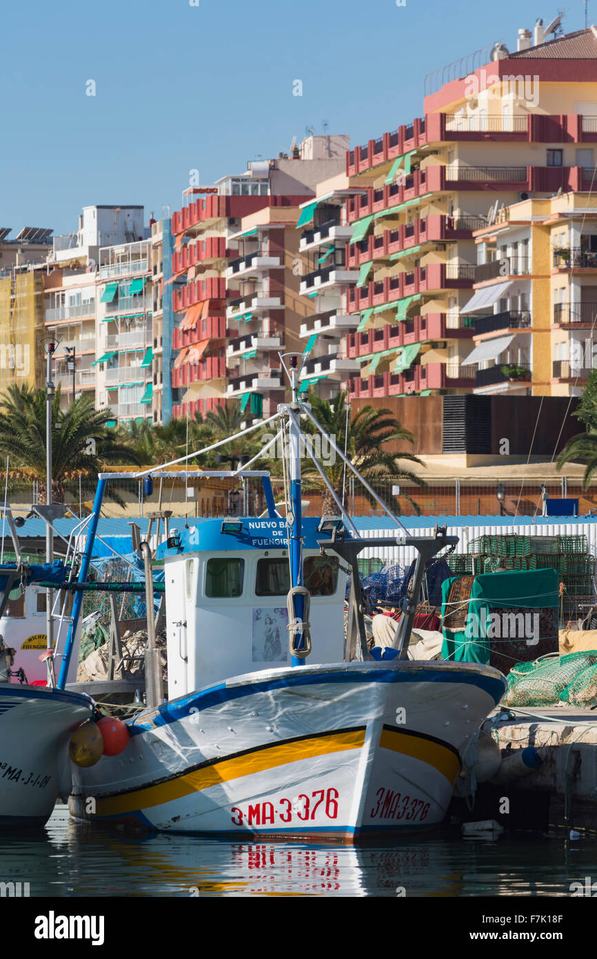 Fuengirola, Costa Del Sol, Provinz Malaga, Andalusien, Südspanien. Fischerboote im Hafen. Stockfoto