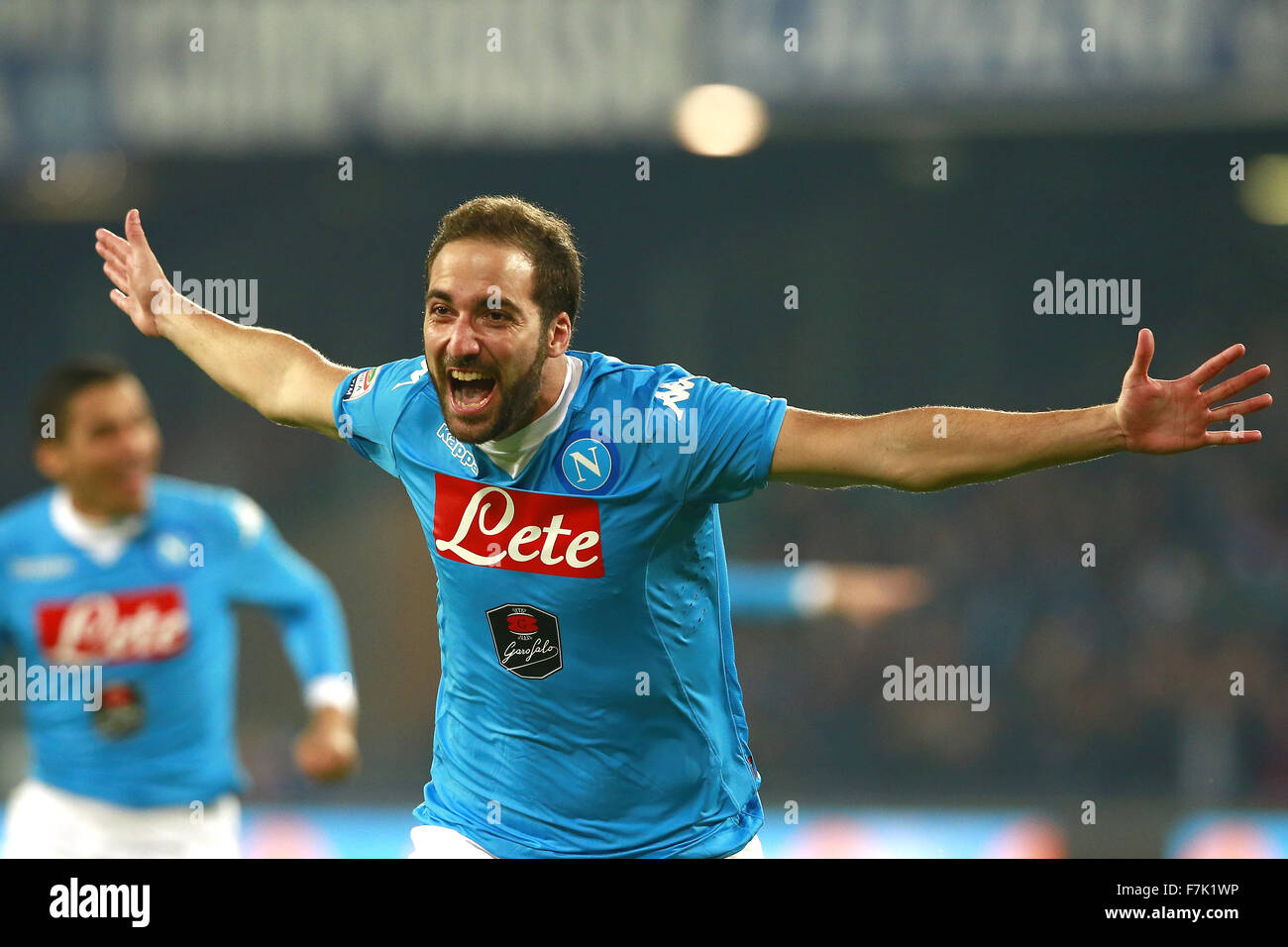 Italien. 30. November 2015. Napoli vorwärts Gonzalo Higuain feiert nach dem zweiten Tor gegen Inter-Napoli 30.11.2015 Stadio San Paolo Fußball Calcio 2015/2016 Serie A Napoli - Inter-Napoli gewann 2: 1 Credit: Insidefoto/Alamy Live News Stockfoto