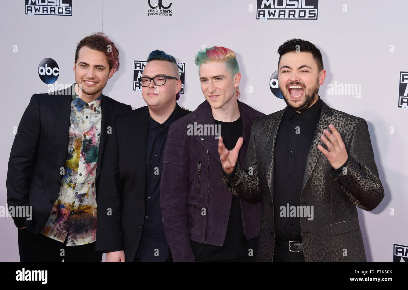 WALK THE MOON US pop-Rock-Gruppe im November 2015. Von links: Kevin Ray, Sean Waugaman, Nicholas Petricca und Eli Maiman bei 2015 American Music Awards im Microsoft-Theater am 22. November 2015 in Los Angeles, Kalifornien. Stockfoto