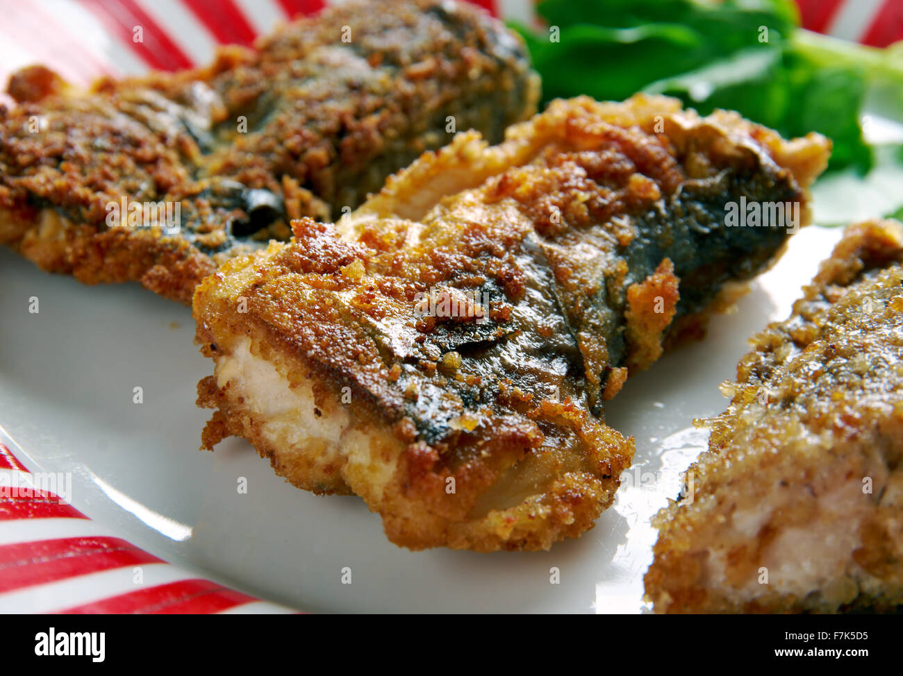 Sardalya Tava - Türkisch gegrillte Sardinen. Stockfoto