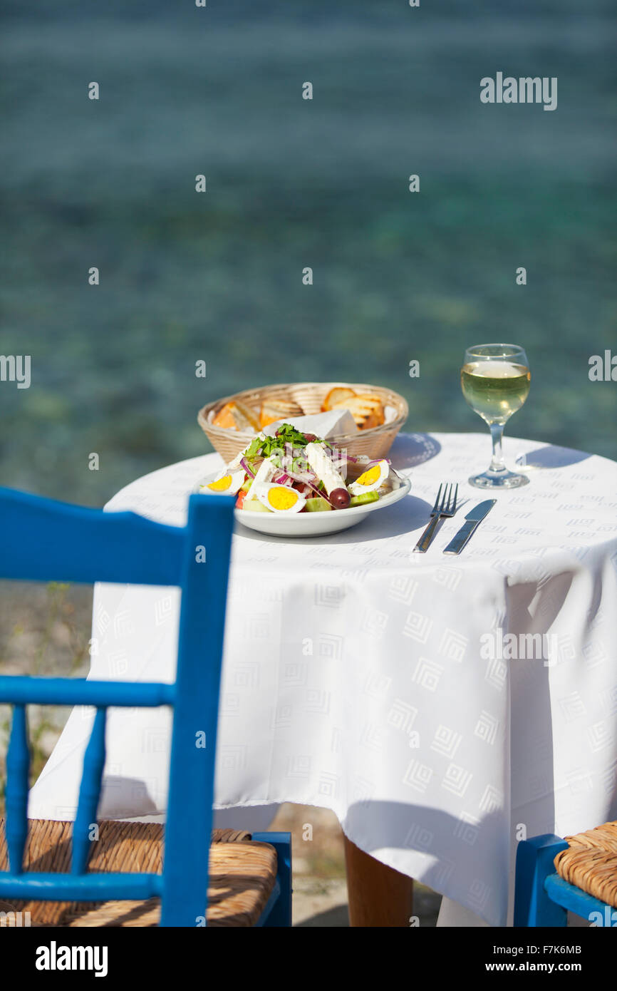 Griechischer salat im sommer Fotos und Bildmaterial in hoher