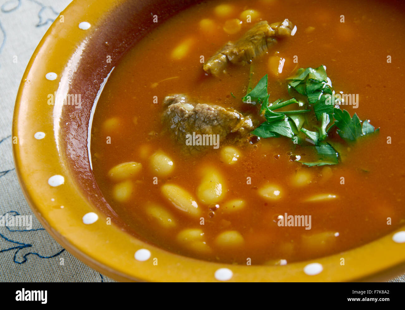 Guernsey Bean Jar, "Cassoulet"-Art Bohne dish.of die Kanal-Insel der Guernsey.Norman Küche Stockfoto