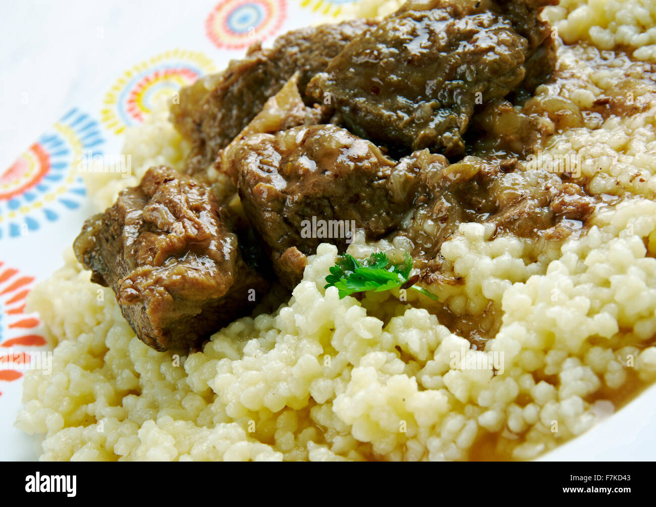 Kusksu - libyschen Couscous mit würzigen Rind- und Vegetables.Lebanese Küche Stockfoto
