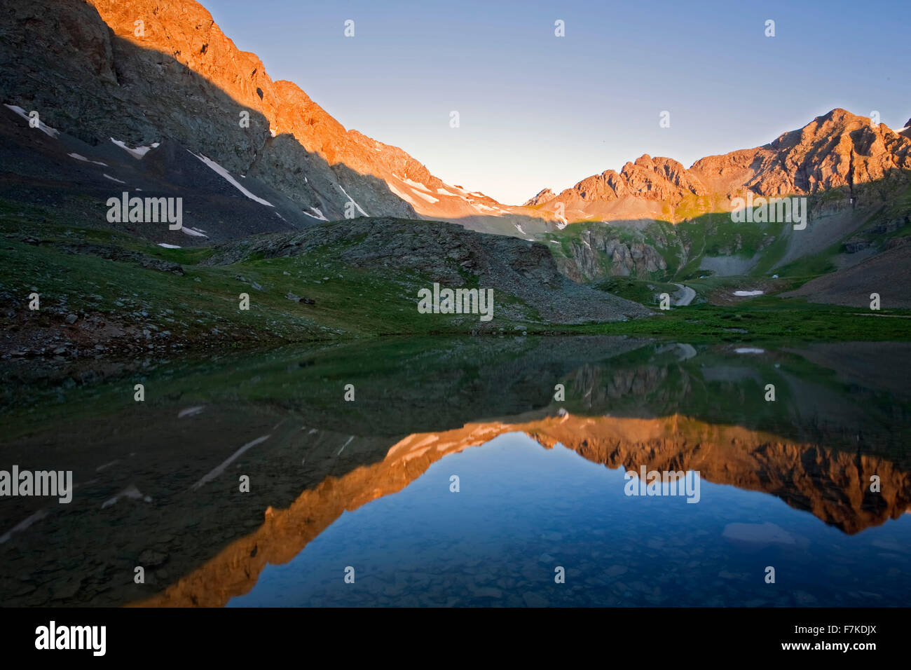 Licht reflektiert am see Fotos und Bildmaterial in hoher Auflösung