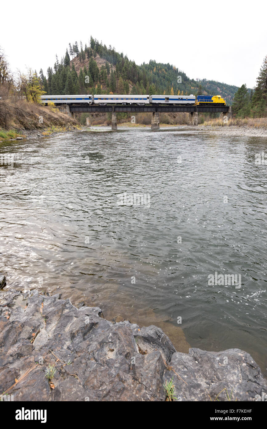 Eagle Cap Ausflugszug Überquerung des Grande Ronde Flusses, nordöstlichen Oregon. Stockfoto