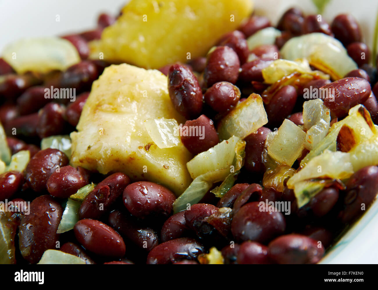 Rote Kidney-Bohnen mit Kochbananen Stockfoto
