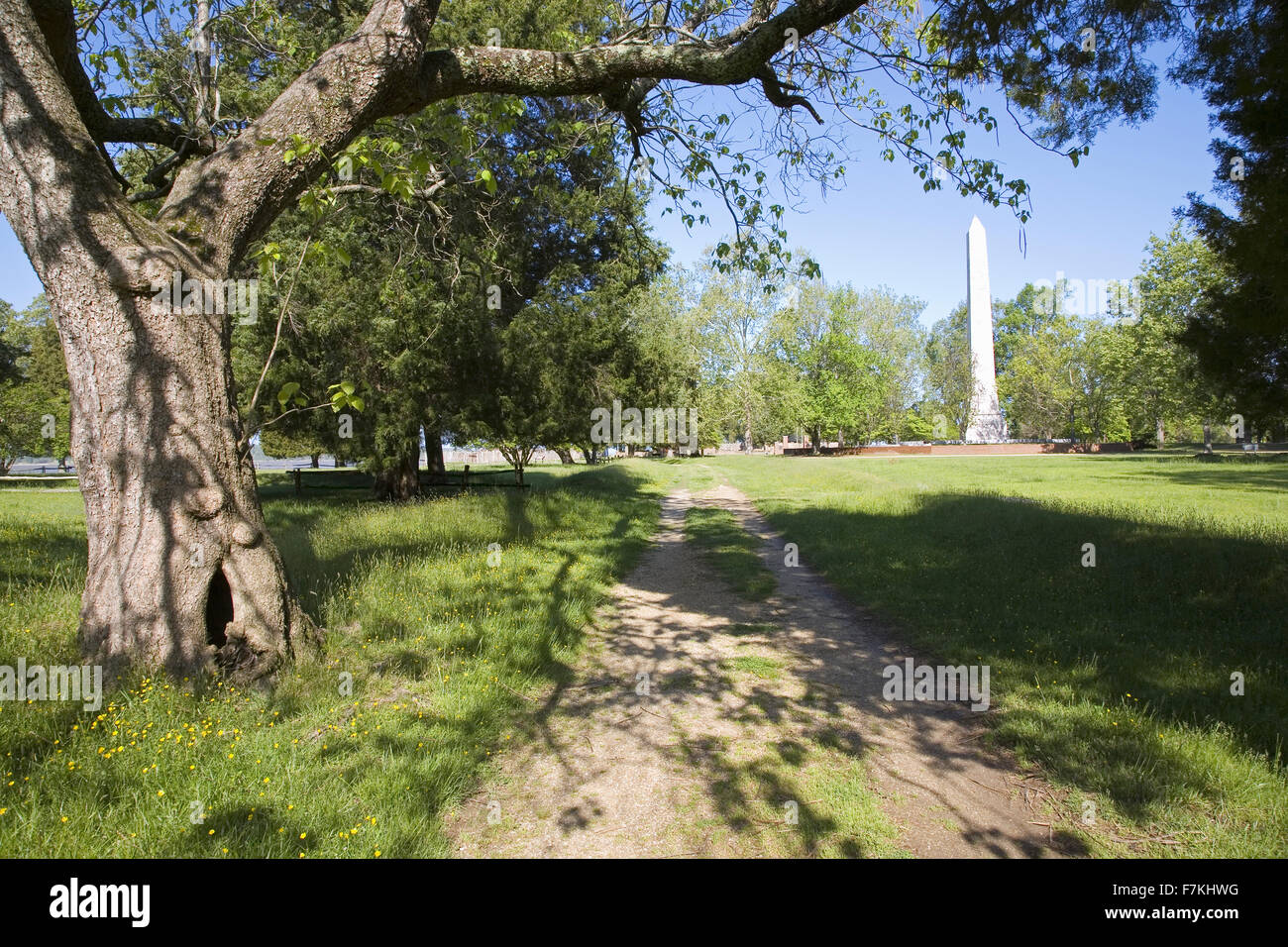 Pfad der neuen Towne Jamestown, Jamestown Island, Amerikas Geburtsort, Virginia, nach 1620, der allererste Main Street of America errichtet. Foto zum 400. Jahrestag der Jamestown die erste dauerhafte englische Siedlung. Stockfoto