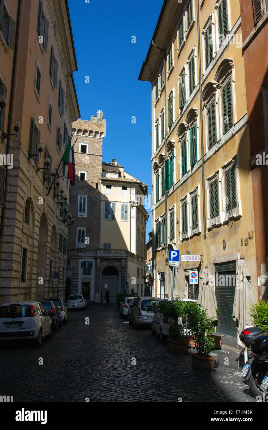 Gepflasterte Gasse in Rom Stockfoto