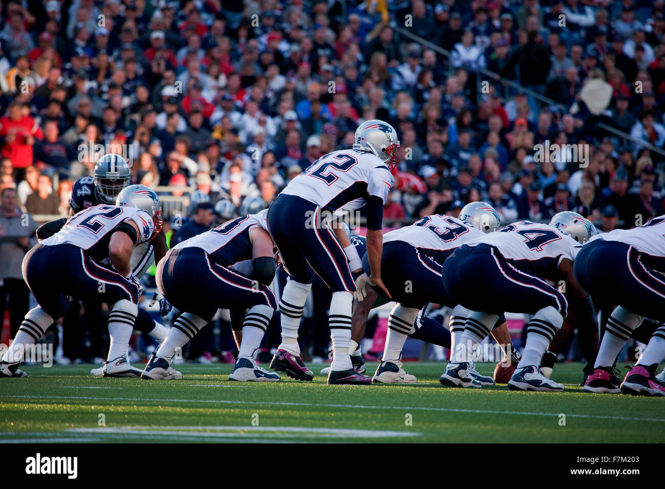 Öffnen Spiel Münze zwischen New England Patriots und Dallas Cowboys, flip am 16. Oktober 2011 NFL Football-Spiel im Gillette Stadium, Foxborough, MA Stockfoto