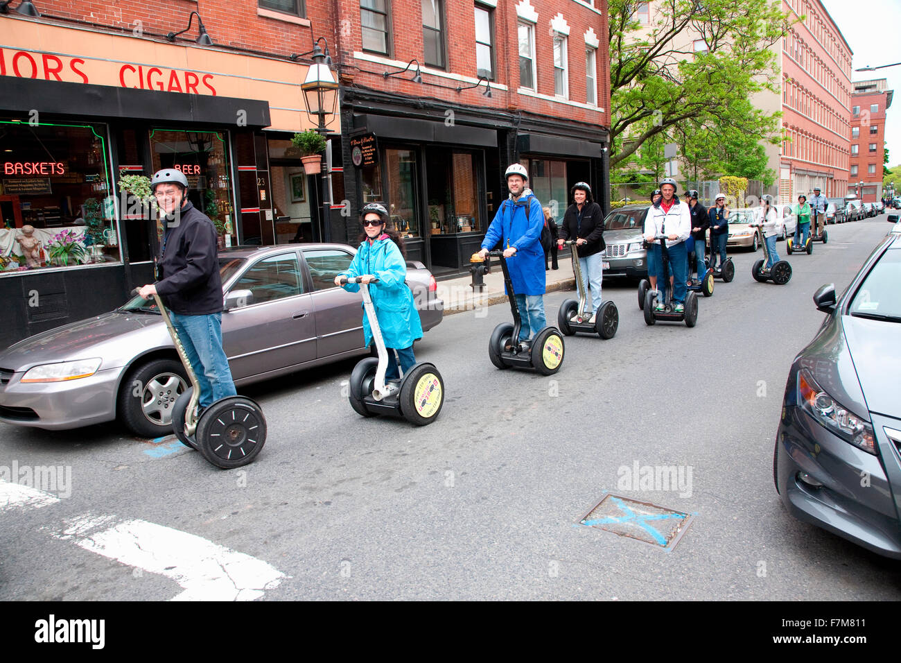 Touristen fahren Segway PT Personal Transporter, North End, Boston, MA Stockfoto