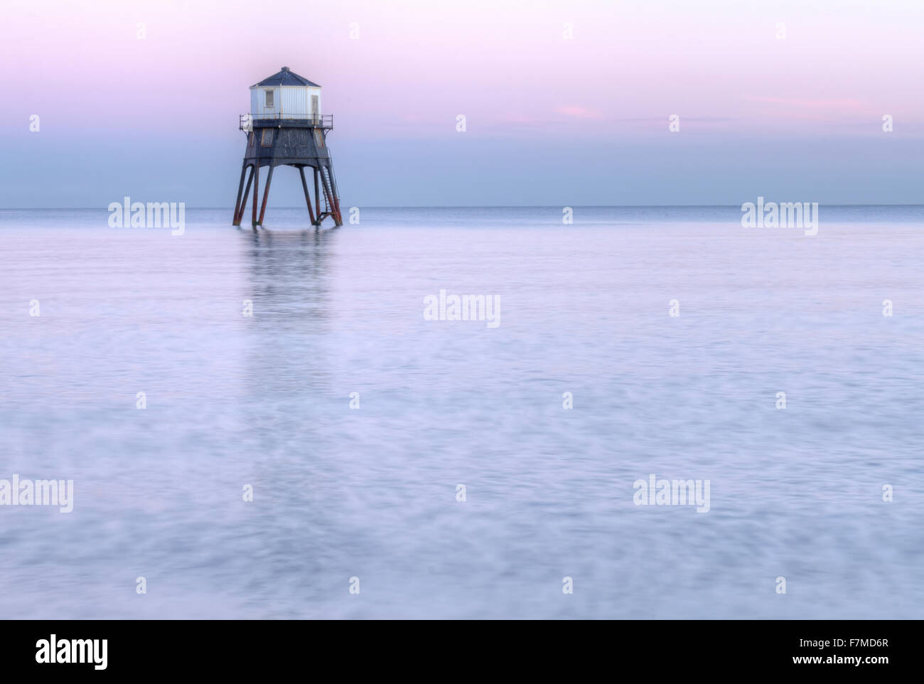 Winter-Sonnenwende, Dovercourt, in der Nähe von Harwich, Essex.  Eine kleine Stadt am Meer. Restaurierte Leuchtturm. UK Stockfoto