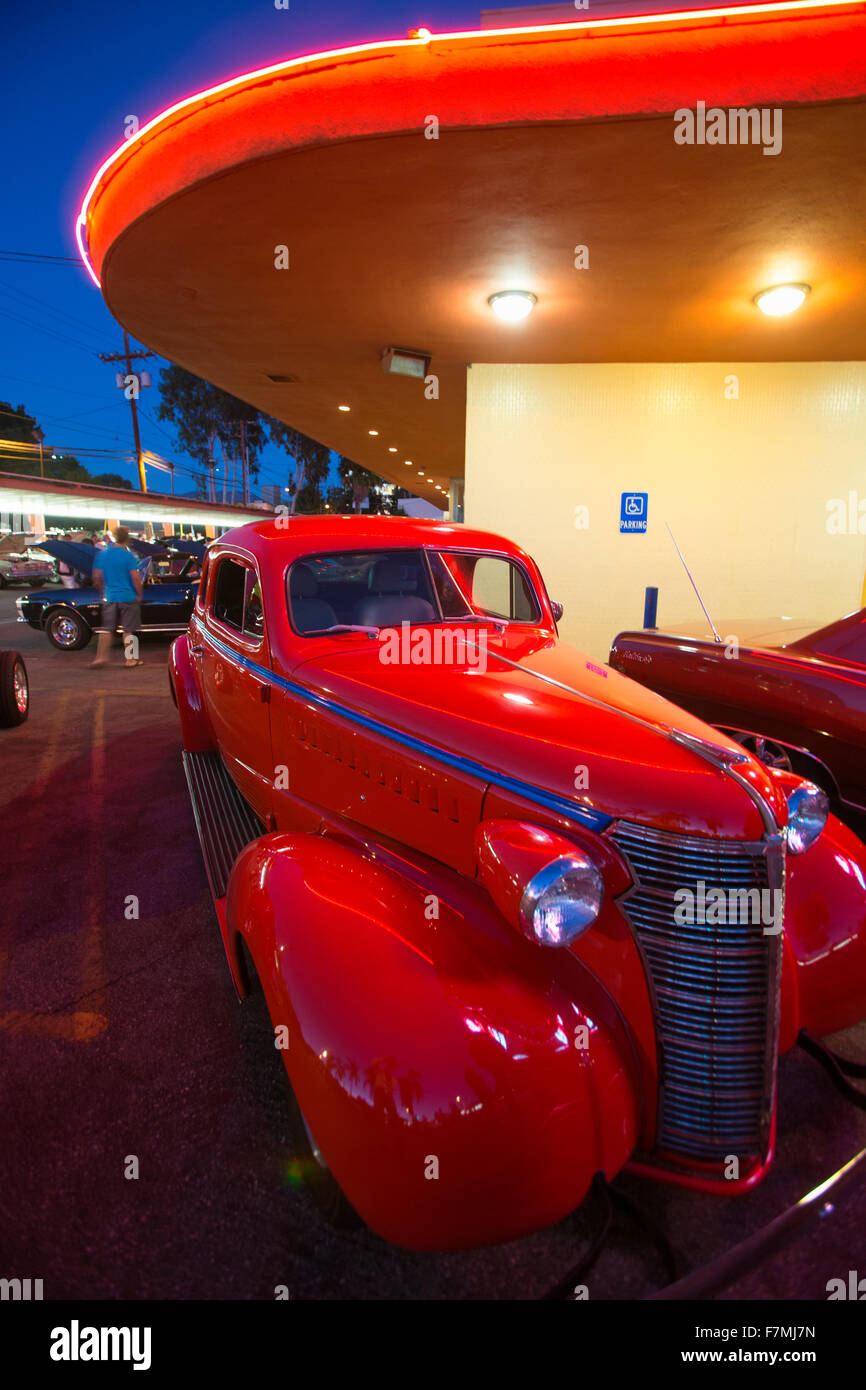 Classic Cars und Hot Rods im 50er Jahre Diner, Bob's Big Boy, Riverside Drive, Burbank, Kalifornien Stockfoto
