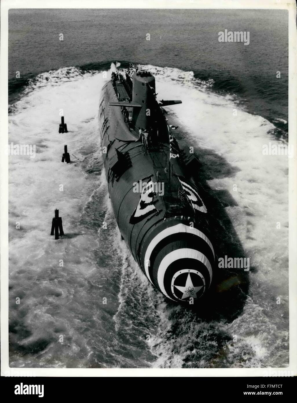 1959 - die zweite Hallistic Rakete Sub von US Marine Uss Patrick Henry (Ssb(N) 599), zweite von der US-Marine ballistische Raketen feuernde Aromic u-Boote ins Leben gerufen, ist in Geotos, Connecticut, 22. September 1959 ins Leben gerufen. 380-Fott, 5.000 Tonnen schwere u-Boot soll die Polaris-Rakete zu tragen, wenn es nächstes Jahr die Flotte verbindet. Patrick Henry Builder ist die Electeric Boot-Division von General Dinamics Corporation. © Keystone Bilder USA/ZUMAPRESS.com/Alamy Live-Nachrichten Stockfoto