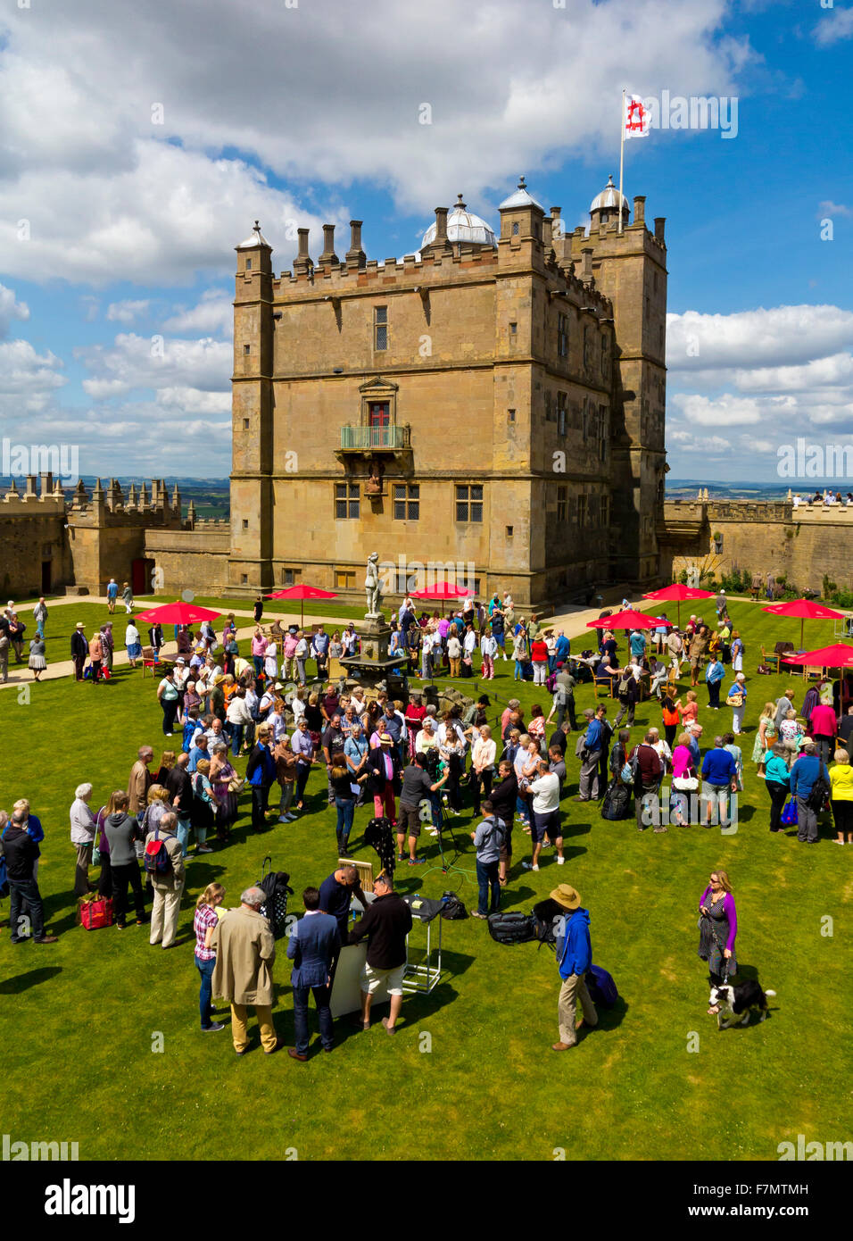 Verfilmung von BBC Antiques Roadshow Fernsehprogramm an Bolsover Castle Derbyshire UK Stockfoto