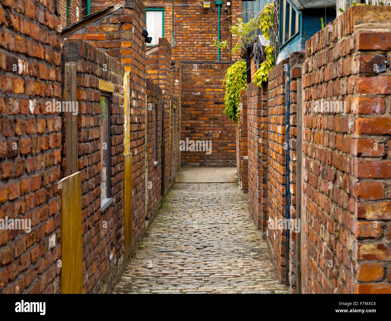 Gasse am Set von Coronation Street eine lange laufende Seifenoper von ITV in Manchester England UK gemacht zurück Stockfoto