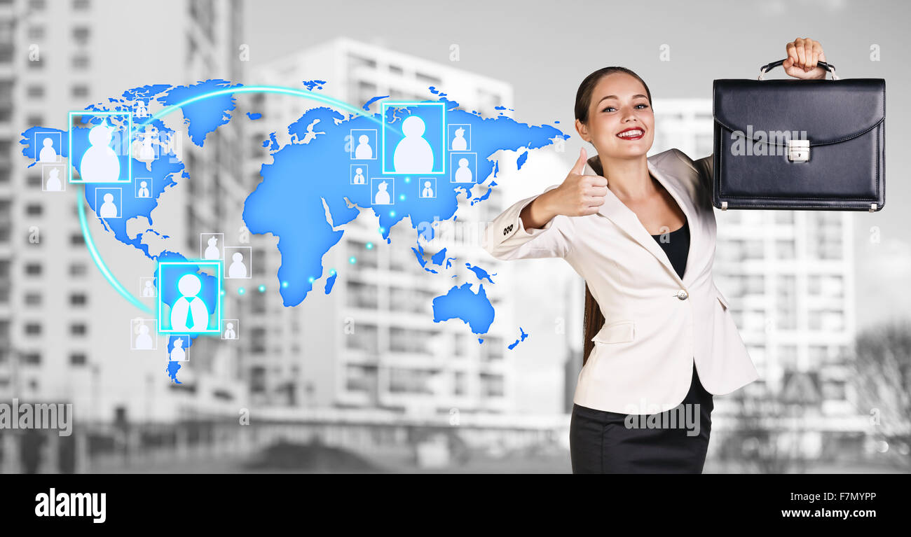 Geschäftsfrau steht in der Nähe von Karte mit Symbolen Stockfoto