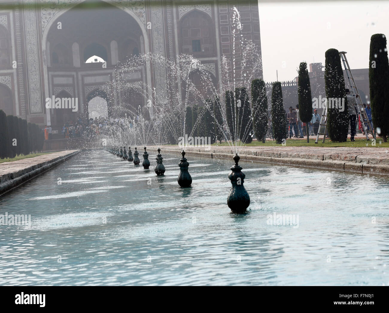 Brunnen-Reihe am Taj Mahal Stockfoto