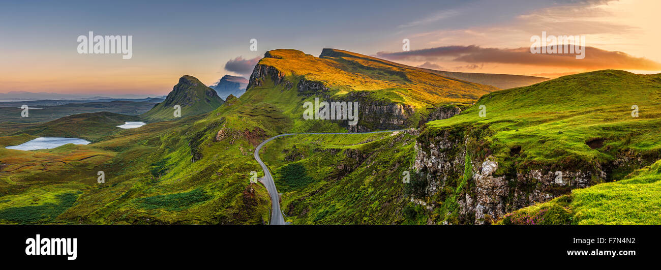 Panorama der Quiraing Berge Sonnenuntergang auf Isle Of Skye, schottische Highlands, Vereinigtes Königreich Stockfoto