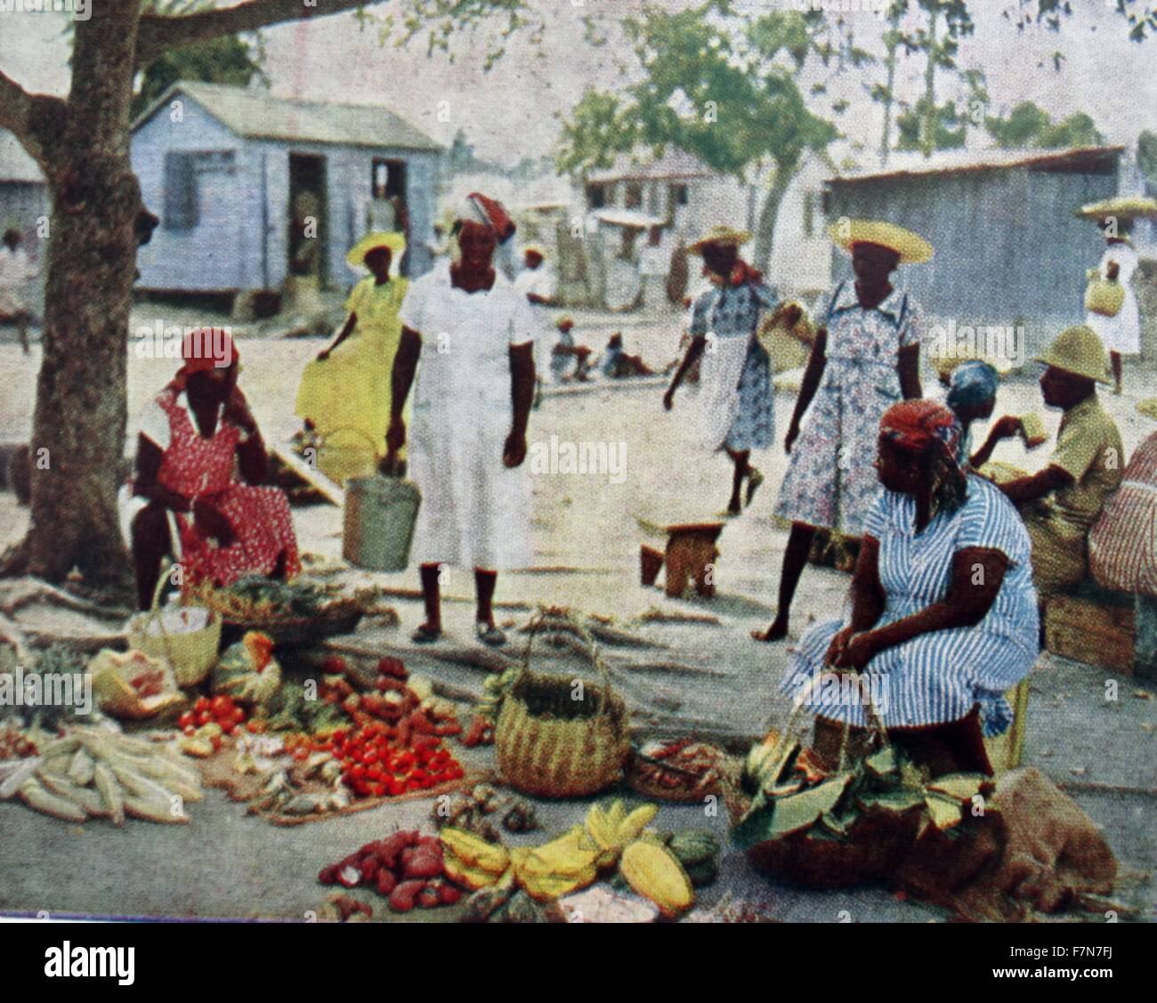 Westafrikanische Frauen in einem Dorf Lebensmittelmarkt; Ghana (Goldküste) 1948 Stockfoto