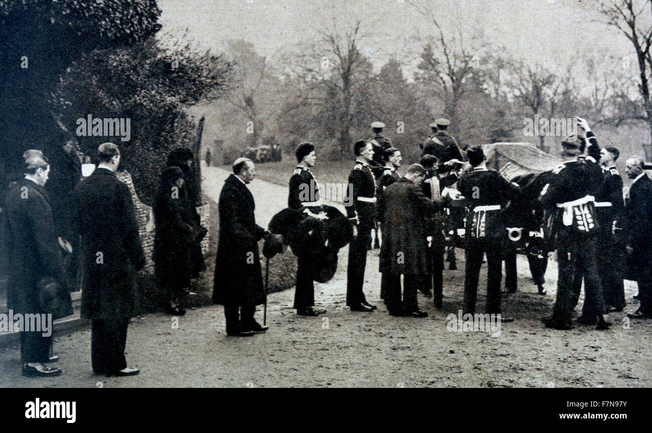 Foto von der Beerdigung von Königin Alexandra von Dänemark (1844-1925) Königin des Vereinigten Königreichs von Großbritannien und Irland sowie Kaiserin von Indien als die Frau von König-Kaiser Edward VII. Datiert 1925 Stockfoto