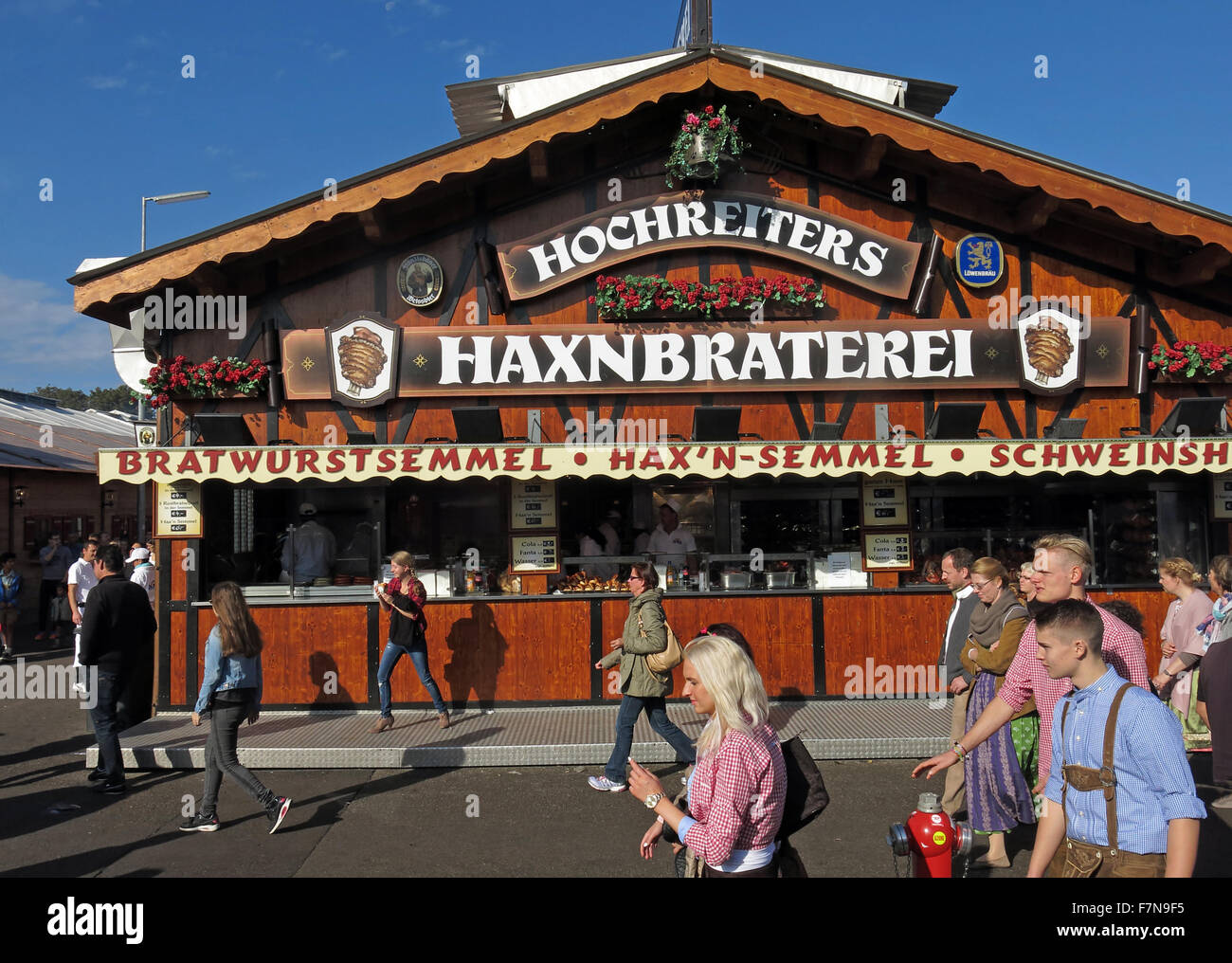 Münchner Oktoberfest in Deutschland Volksfest Bierfest und Reisen Kirmes, Hochreiters, Haxnbraterei Stockfoto