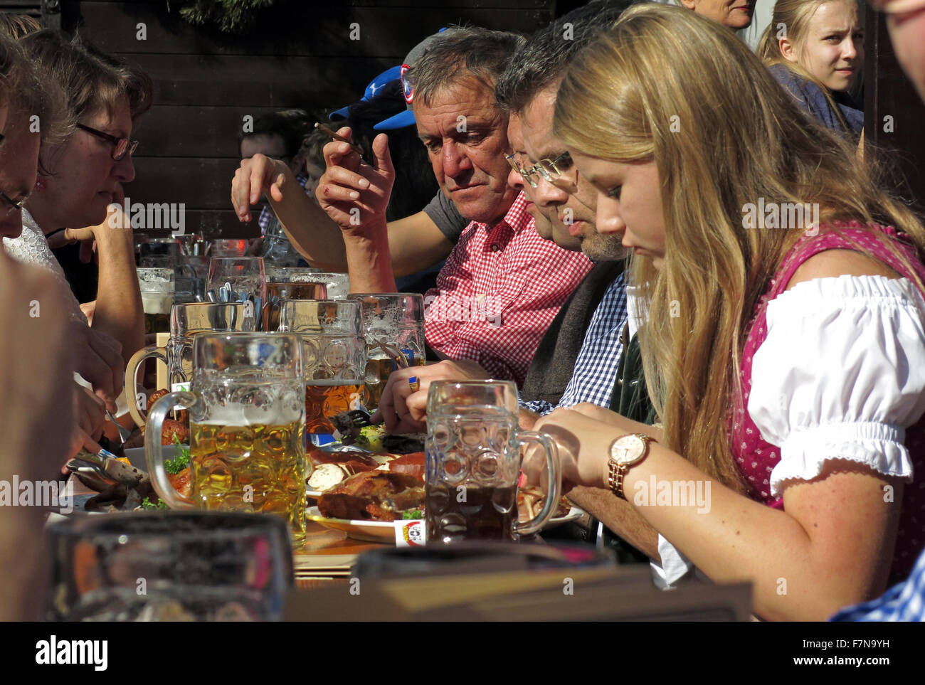Garten Szenen am Münchner Oktoberfest-Bierfest Stockfoto