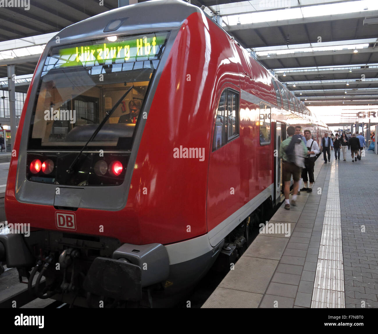 München Hauptbahnhof, Würzburg Zug Stockfoto