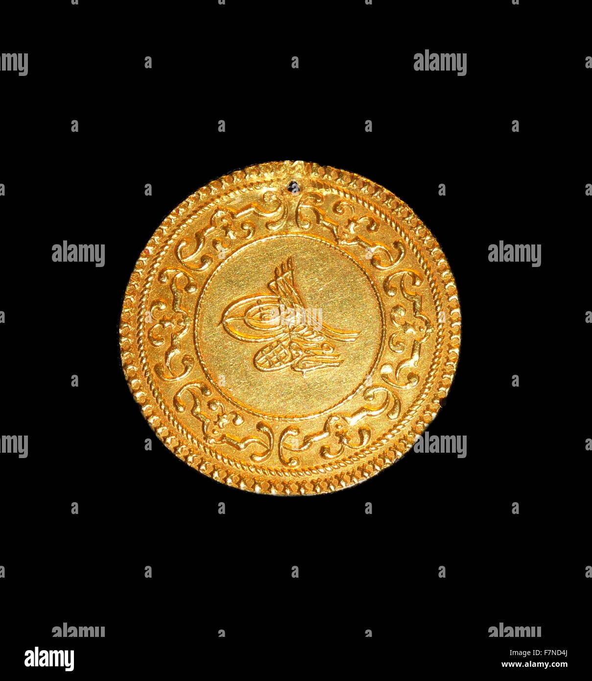 Osmanische Goldmünze, Konstantinopel (Istanbul, Türkei), 1757. Osmanische  Sultane verwendet eine aufwendige Signatur genannt Tugra, selbst auf ihre  Münzen vertreten. Das Tugra diente als die kaiserliche Unterschrift des  Sultans Stockfotografie - Alamy