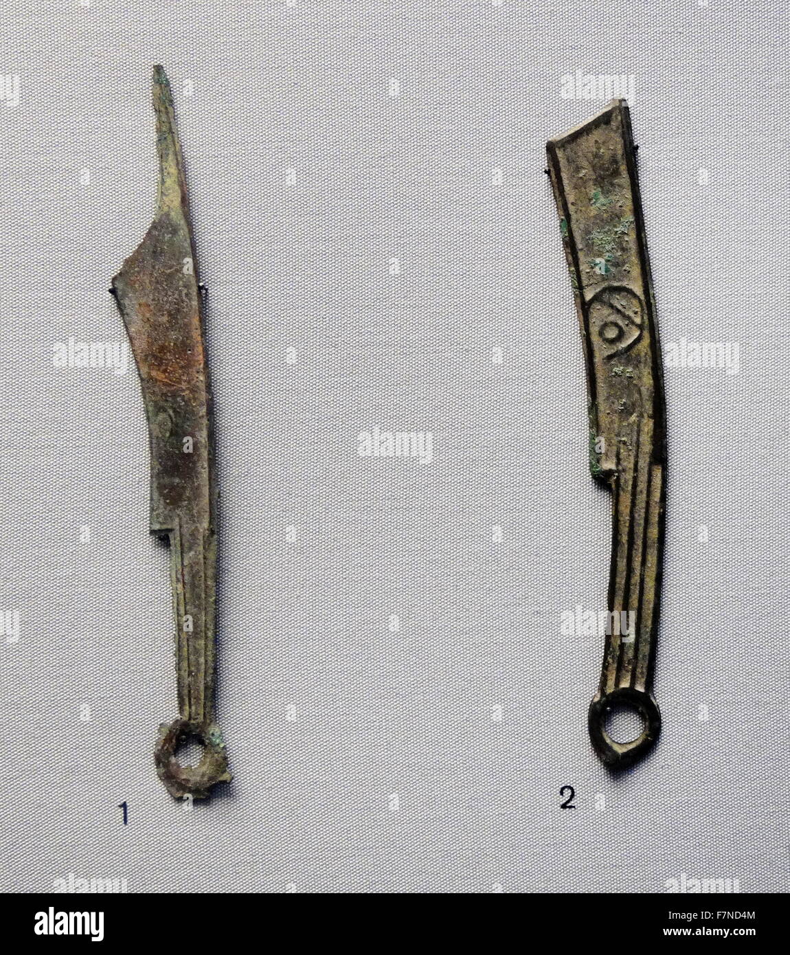 Messer Geld aus China, 475-221 v. Chr.. Links: Zhao Zustand, ca. 500 v. Chr., rechts: Yan Staat, etwa 400 s BC, streitenden Stockfoto