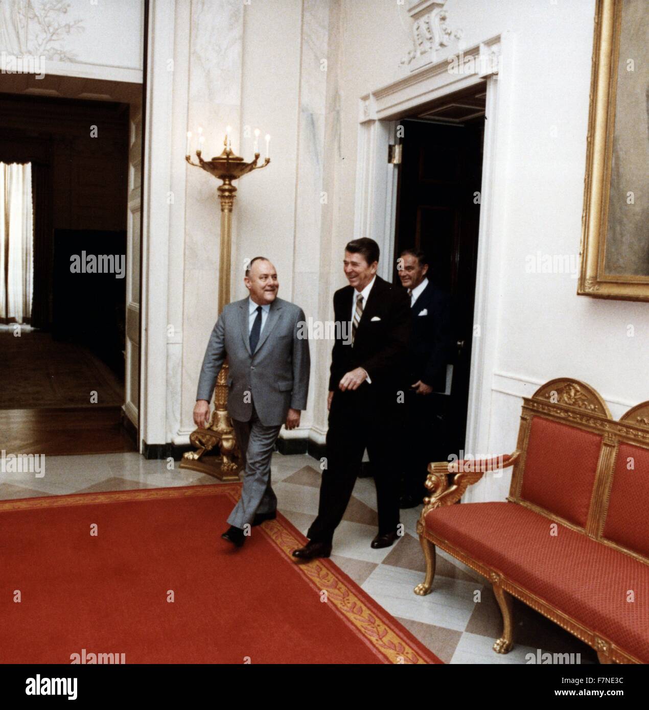 Neue Gefahren Premierminister Robert Mulldoon besucht Präsident Ronald Reagan im Weißen Haus, Washington DC 1981 Stockfoto