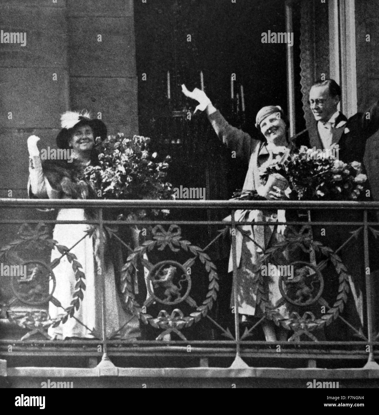 Königin Wilhelmina, Prinzessin Juliana und Prinz Bernhard in Amsterdam. Stockfoto