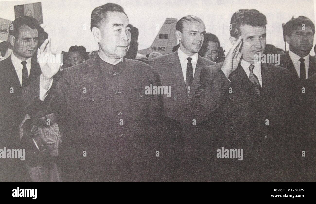 Foto des chinesischen Ministerpräsidenten Zhou Enlai (1898-1976) zusammen mit Nicolae Ceausescu (1918-1989) rumänische kommunistische Politikerin. Datierte 1966 Stockfoto