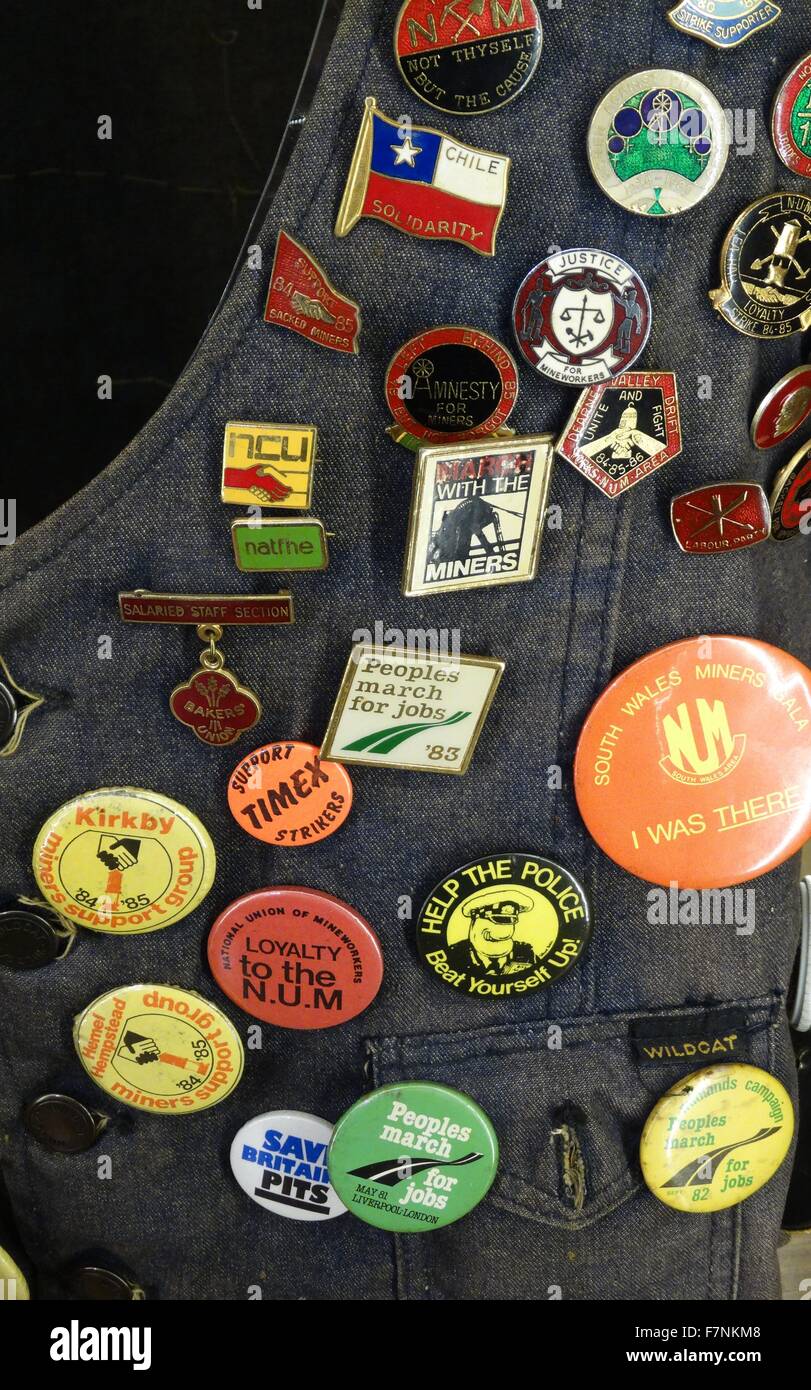 Abzeichen der Unterstützung für die britische Bergarbeiterstreik von 1984-1985. Am Ende des Streiks blieb die nationale Union der Bergleute geschwächte und Bergbau Gemeinden aufgeteilt zwischen Befürwortern und Gegnern der Arbeitskampf 1985 Stockfoto
