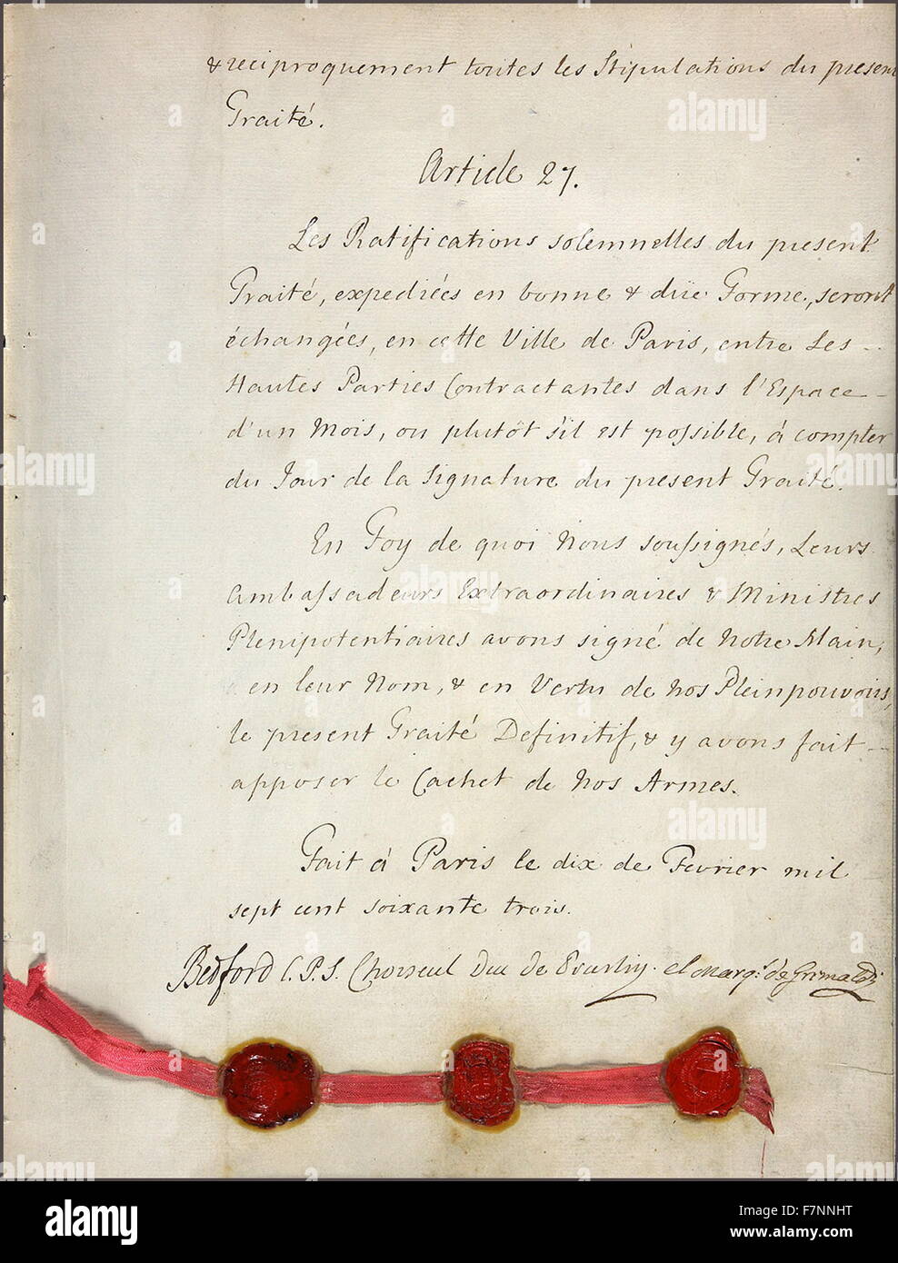 Abschnitt aus dem Vertrag von Paris. Dies wurde von Großbritannien, Spanien, Frankreich und Portugal nach dem Sieg Großbritanniens während des Siebenjährigen Krieges unterzeichnet. Dies markierte den Beginn einer Ära der britischen Herrschaft außerhalb Europas. Stockfoto