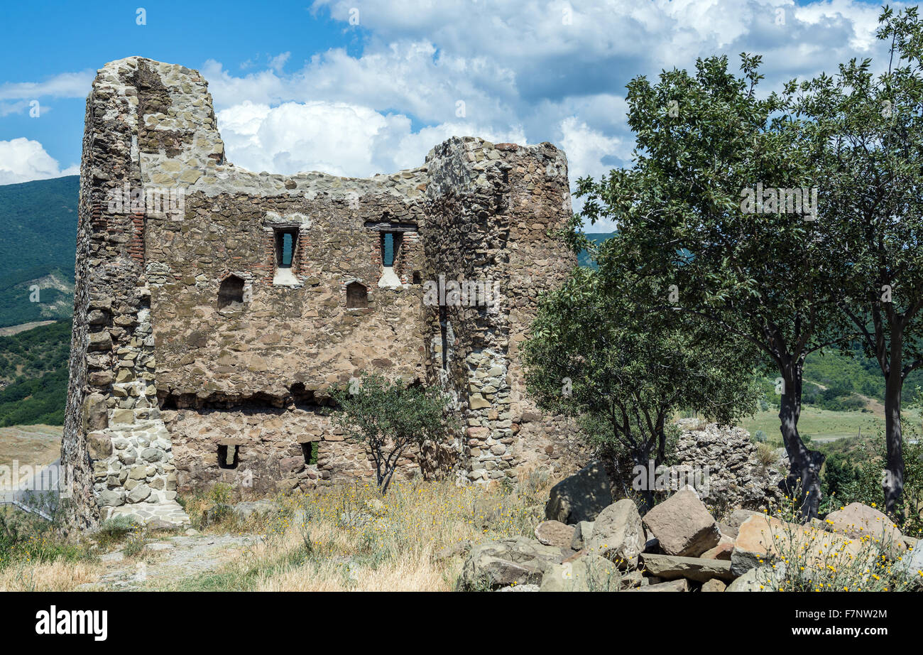 Ruine neben UNESCO-Welterbe 6. Jahrhundert georgischen orthodoxen Dschwari Kloster in der Nähe von Mzcheta Stadt in Georgien Stockfoto