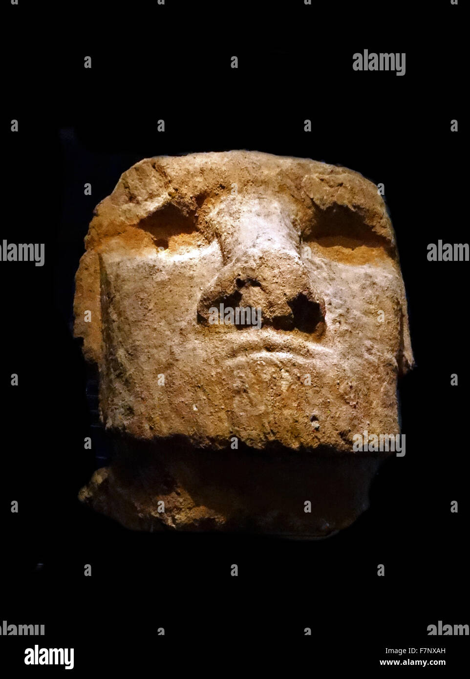 Riesiger Stein M? Ori Vorfahren Kopf ähnlich denen von der Osterinsel. Von den Cook Inseln, Neuseeland. Vom 15. Jahrhundert Stockfoto