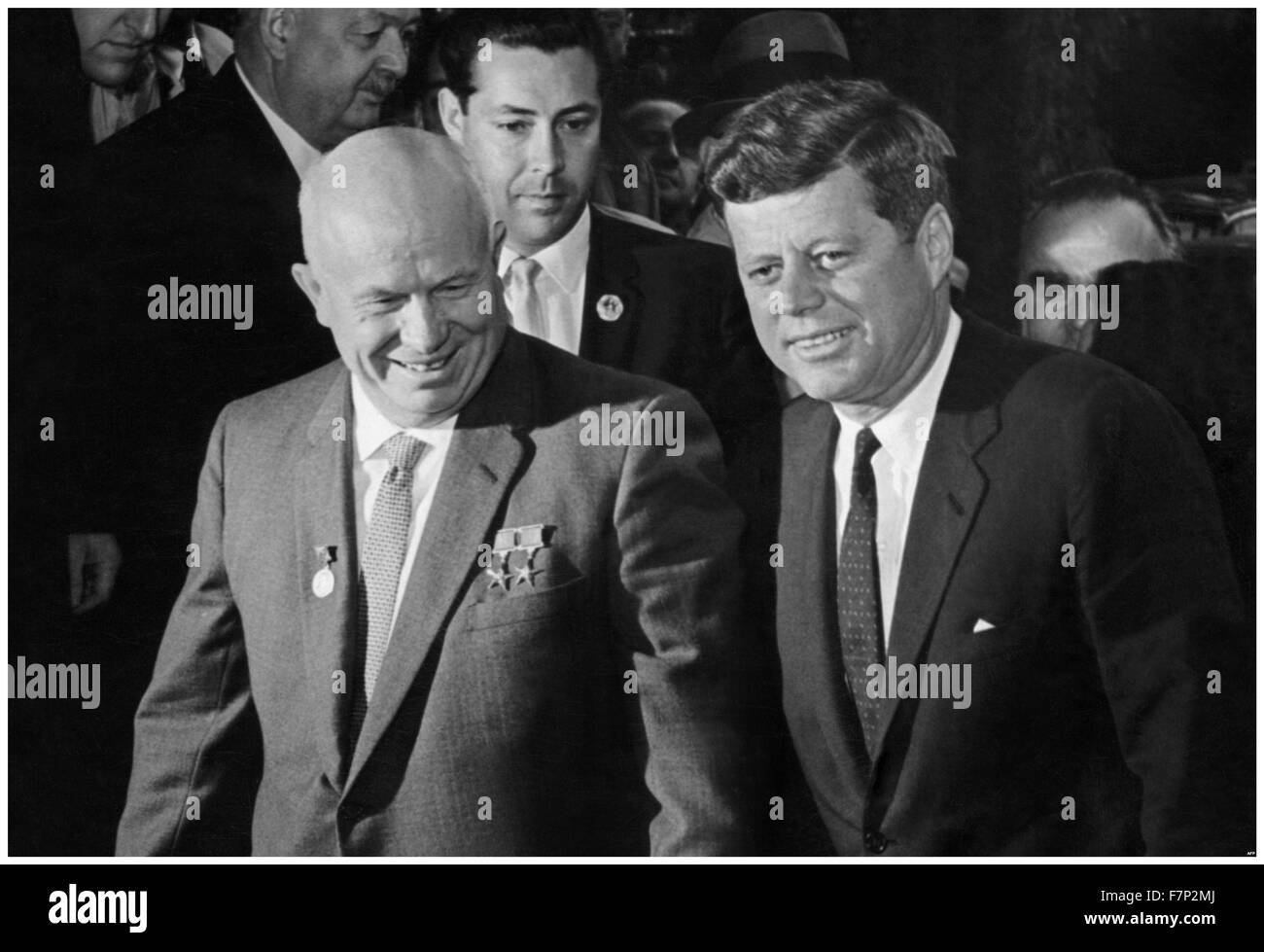 Der Wiener Gipfel war ein Gipfeltreffen am 4. Juni 1961, in Wien, Österreich, zwischen Präsident John F. Kennedy der Vereinigten Staaten und Premier Nikita Khrushchev der Sowjetunion statt. Die Staats-und Regierungschefs der beiden Supermächte des Kalten Krieges diskutiert zahlreiche Fragen in der Beziehung zwischen ihren Ländern. Stockfoto