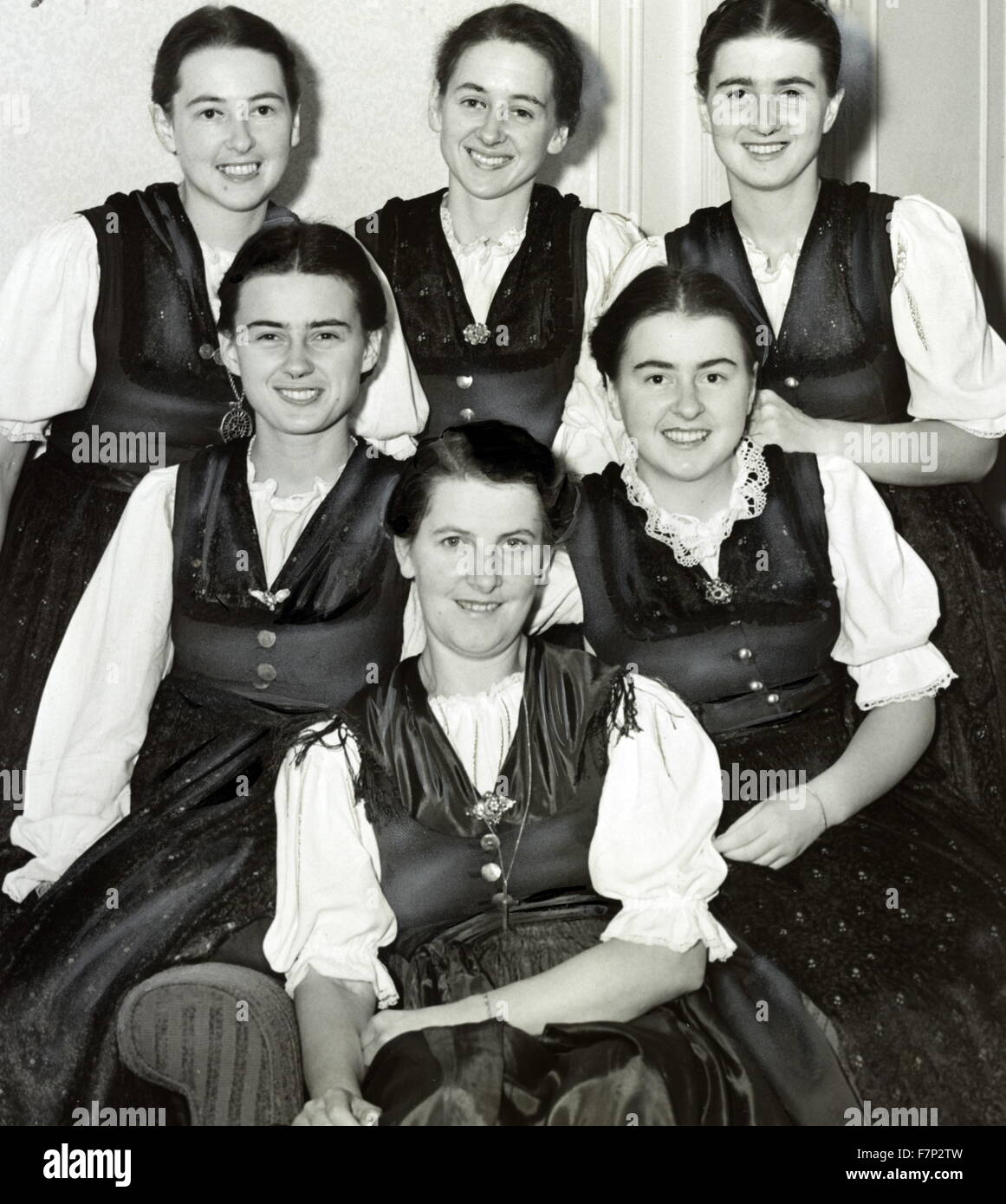 Foto der Baronin Marie von Trapp (vorne) und fünf ihrer zehn singenden Kindern. Datiert 1940 Stockfoto