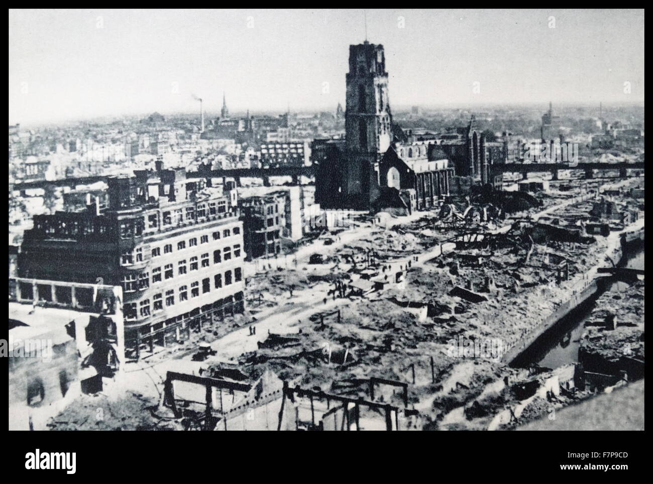 Bild zeigt die niederländische Stadt Rotterdam nach einem deutschen klösterlichen verwüstet. Aufgenommen während der Invasion der Niederlande im Jahr 1940. Stockfoto