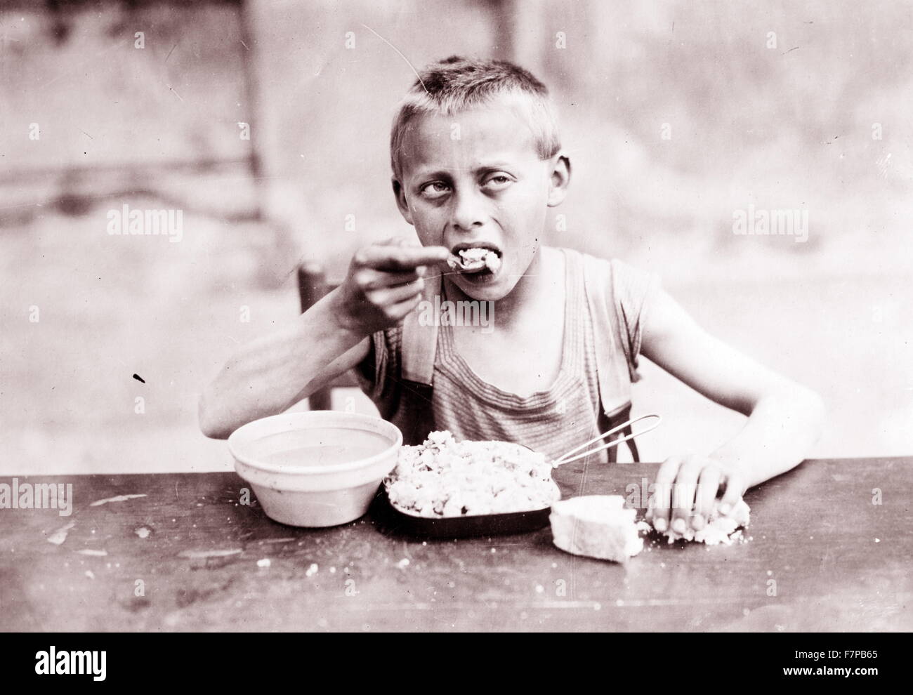 Wien - hungriges Kind. 1910 Stockfoto
