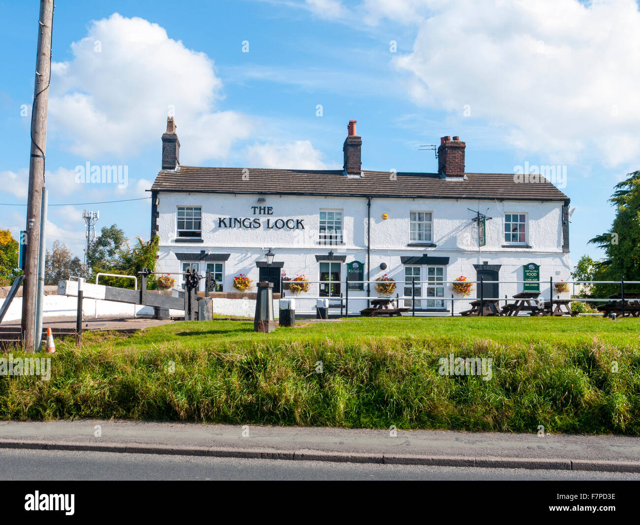 Die Könige Lock Kneipe an der Trent und Mersey Kanal Middlewich Cheshire UK Stockfoto