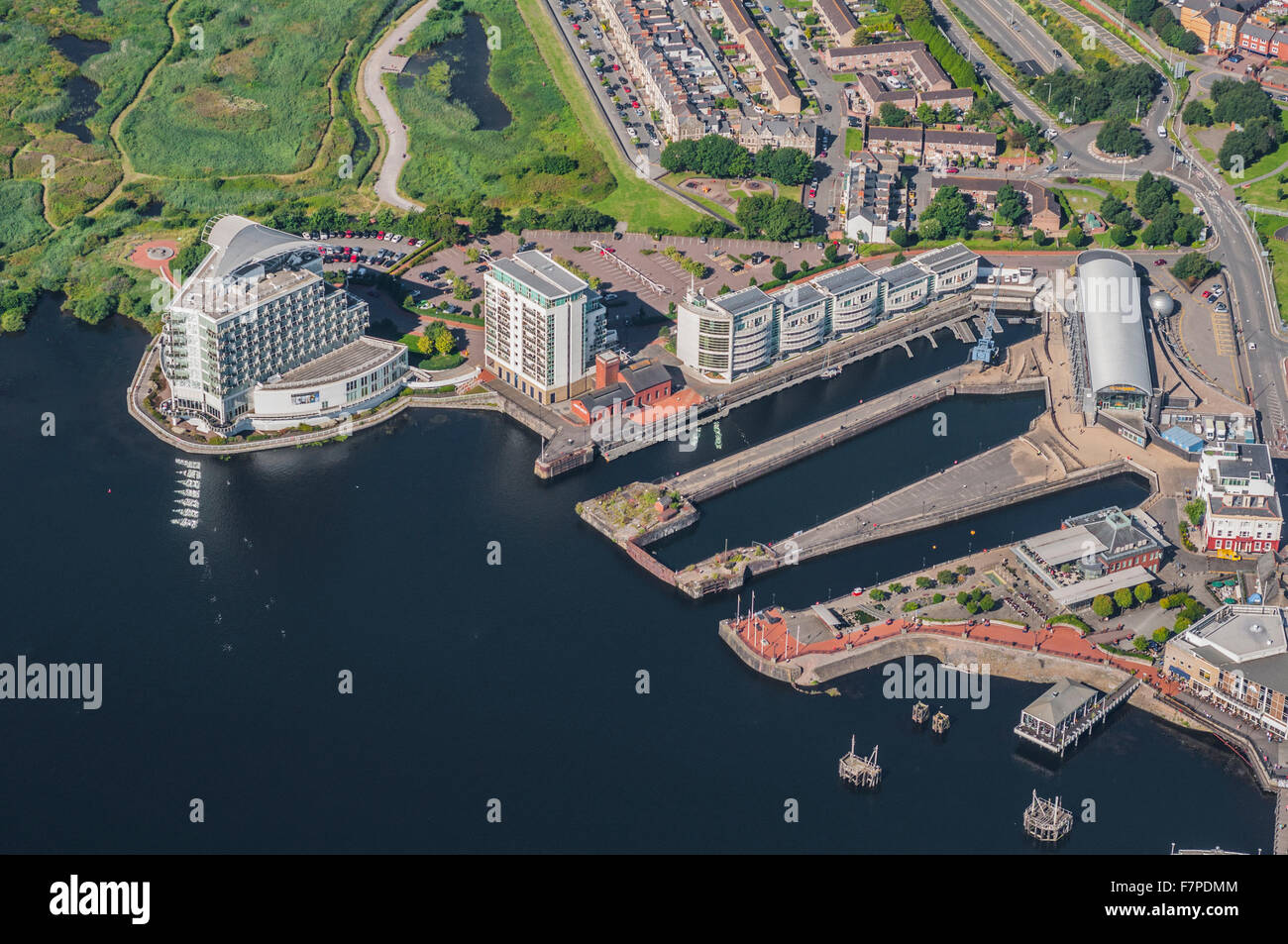 Luftaufnahme von Cardiff City und Cardiff Bay Stockfoto