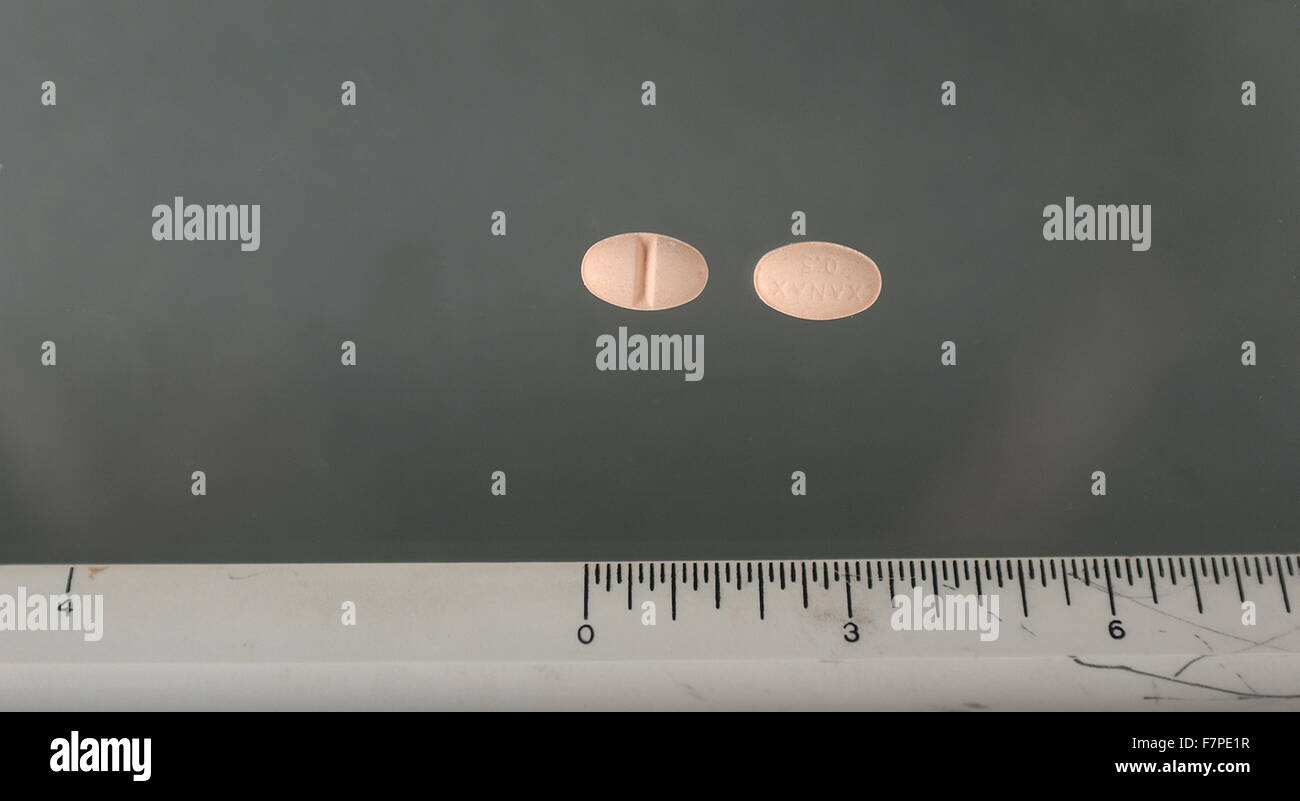 Alprazolam (Handelsname Xanax) ist ein kurzwirksames anxiolytische der Benzodiazepin-Klasse. Es wird häufig zur Behandlung von Panikstörung, und Angststörungen, wie generalisierte Angststörung (GAD) oder soziale Angststörung (SAD) verwendet. [ Stockfoto