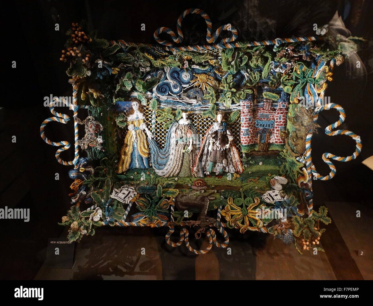 Perlenstickerei Korb zeigt König Charles II. und Katharina von Braganza. Englisch; mit Perlen aus Venedig oder Amsterdam; Glas, Perle, Koralle, Holz, Metall, Draht und Leinen, über 1660-70 Stockfoto