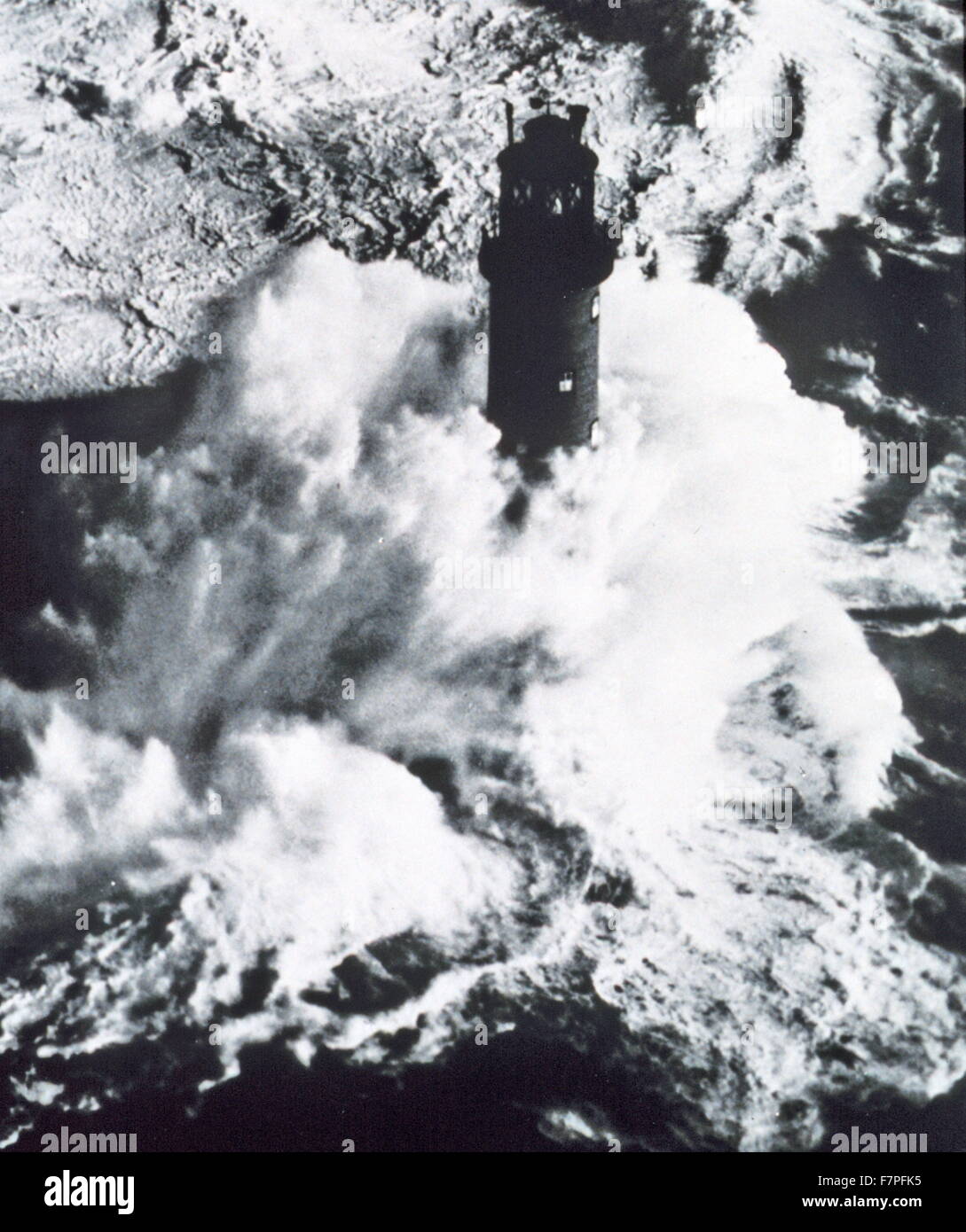 Foto von rauem Wetter schlagen einen Leuchtturm. Datierte 1979 Stockfoto