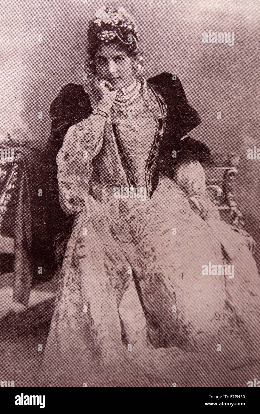 Eine Gräfin in traditioneller Kleidung angebracht, eine Dame von ihrem Rang. Stockfoto